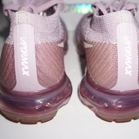 NIKE | WOMEN'S NIKE AIR VAPORMAX FLYNIT - Picture 8 of 11